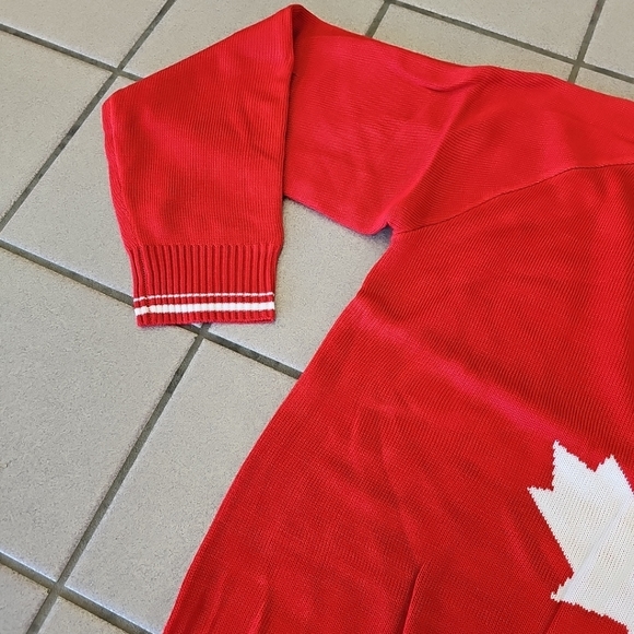 NWT Tipsy Elves Women's Size XL Canada Canadian Maple Leaf Vneck Sweater - Picture 4 of 11